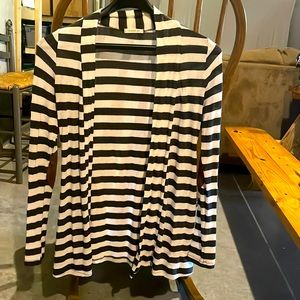 Patch sleeve cardigan gray and white no size. Fits like small